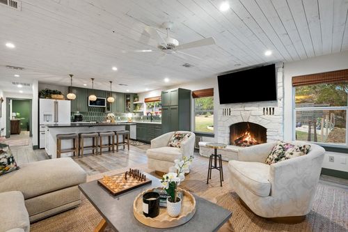 2800 River Rd, Wimberley, TX, 78676-5171 | Card Image