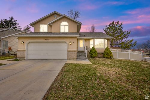 8004 Old Barn Dr, Sandy, UT, 84094-7271 | Card Image
