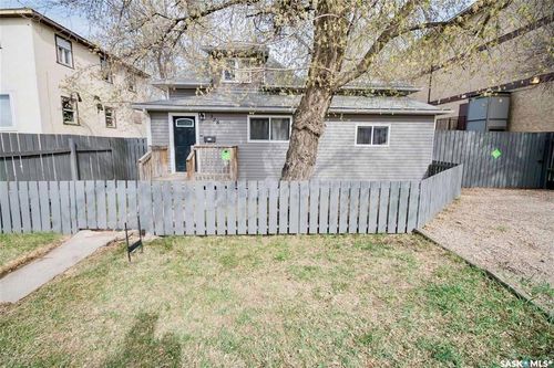 328 Q Avenue S, Saskatoon, SK, S7M2Y3 | Card Image