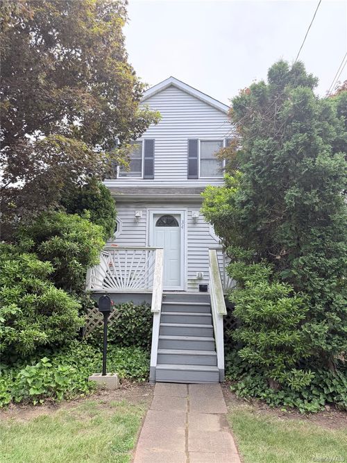 34 Parkside Dr, Jericho, NY, 11753-2519 | Card Image