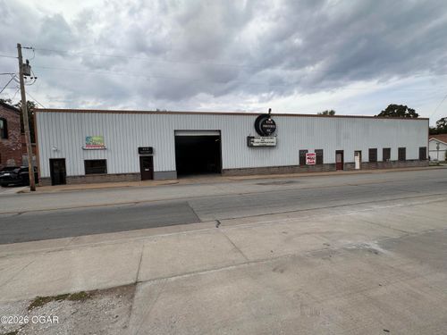 220 N Madison St, Webb City, MO, 64870-1724 | Card Image