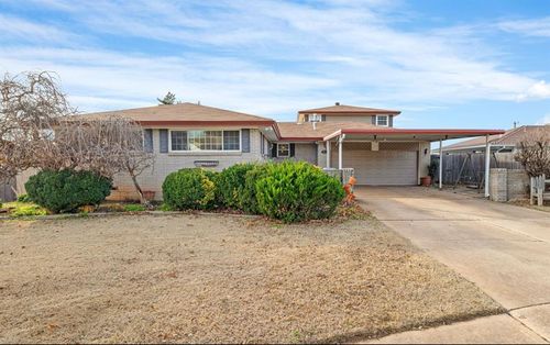 3211 Hilltop Rd, Midwest City, OK, 73110-4017 | Card Image