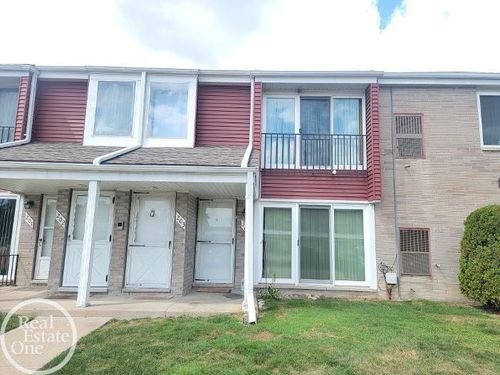 203 Sunset Ln, Saint Clair Shores, MI, 48082-1241 | Card Image