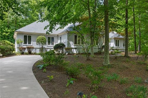 2400 Hunters Crossing Trl, Summerfield, NC, 27358-9405 | Card Image