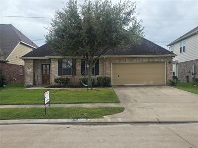 303 Lake Line Drive, House other with 4 bedrooms, 2 bathrooms and null parking in Alvin TX | Image 1