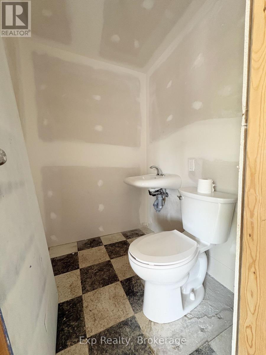 Commercial Lease in Kingston (East of Sir John A. Blvd) 4