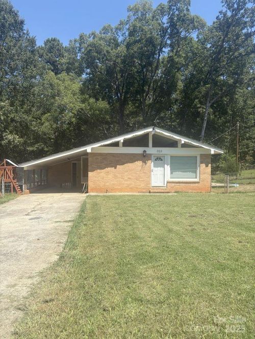 303 E Tennessee Ave, Bessemer City, NC, 28016-2738 | Card Image