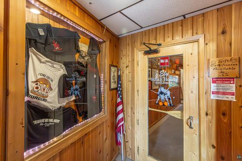 216 E Sheridan St, Ely, MN, 55731-1452 | Card Image