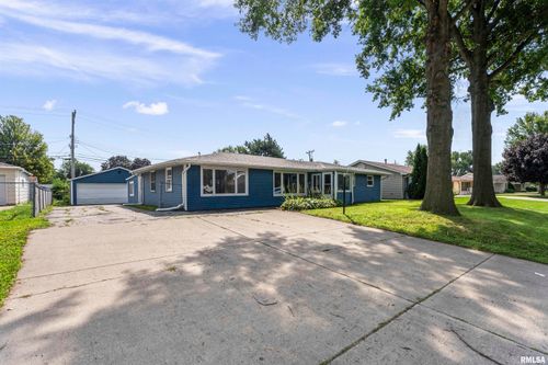 2411 10th St, Silvis, IL, 61282-2818 | Card Image