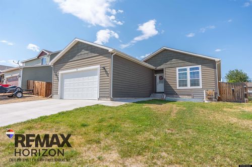 910 Flicker St, Douglas, WY, 82633-2500 | Card Image
