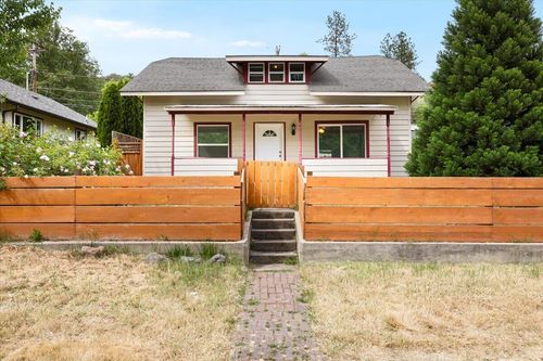 667 5th Ave, Gold Hill, OR, 97525-9756 | Card Image
