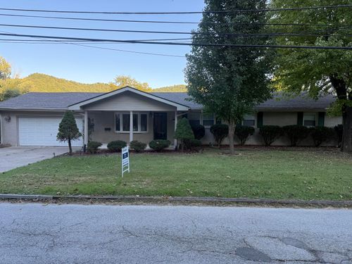 556 W Sun St, Morehead, KY, 40351-1564 | Card Image