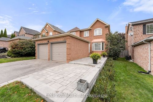 42 Buttonwood Trail, Aurora, ON, L4G6N3 | Card Image