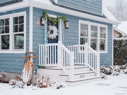 426 Clark St, Greenport, NY, 11944-1836 | Card Image