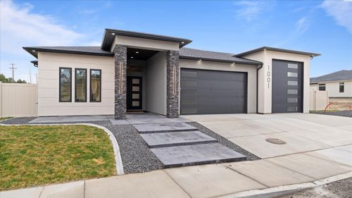 1001 S Florida Pl, Kennewick, WA, 99338-5634 | Card Image