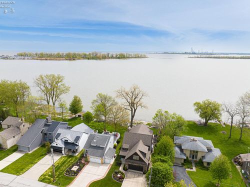 3205 Confederate Dr, Marblehead, OH, 43440-2330 | Card Image