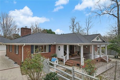 1104 Hobbs Rd, Greensboro, NC, 27410-4820 | Card Image