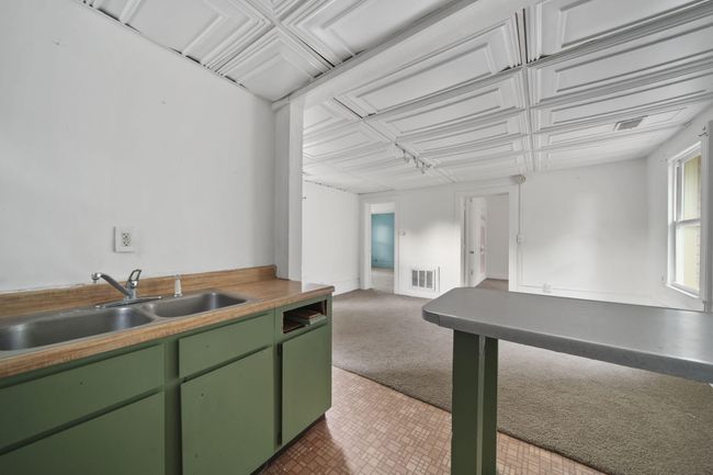 624 N Broad St, Home with 5 bedrooms, 3 bathrooms and 2 parking in Adrian MI | Image 25