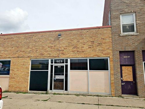 923 W 5th St, Waterloo, IA, 50702-2127 | Card Image