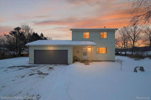 4315 Gale Dr, Howell, MI, 48843-9418 | Card Image