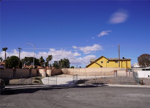 1608 Eaton Dr, Las Vegas, NV, 89102-6118 | Card Image