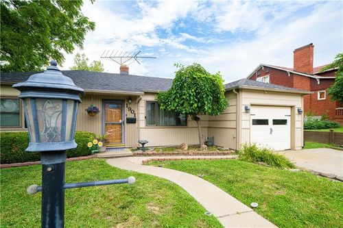 1901 Sacramento St, Saint Joseph, MO, 64507-1354 | Card Image