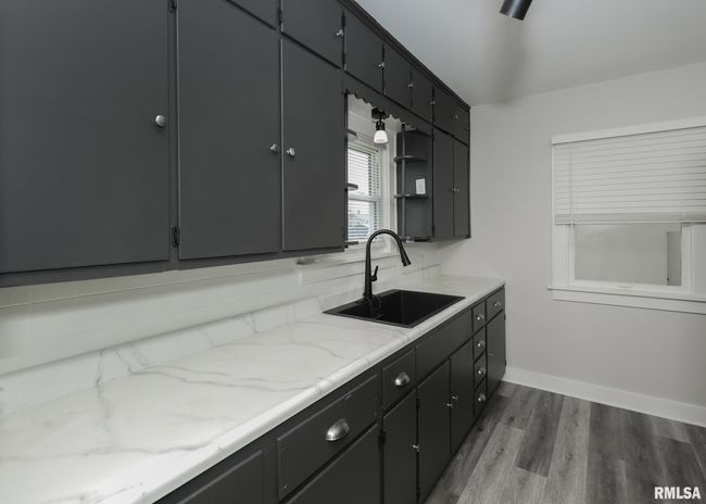110 18 Th Ave, House other with 3 bedrooms, 1 bathrooms and null parking in Moline IL | Image 12