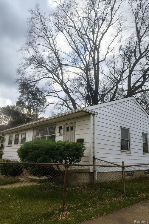 15975 Kinloch, Redford, MI, 48239-3860 | Card Image