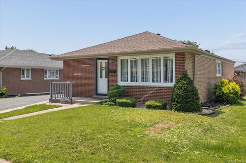 11004 Menard Ave, Chicago Ridge, IL, 60415-2425 | Card Image