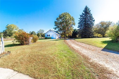 4705 Lonsberry Rd, Columbiaville, MI, 48421-9152 | Card Image