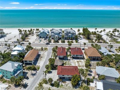 101 Washington Avenue, Home with 5 bedrooms, 3 bathrooms and null parking in Fort Myers Beach FL | Image 3