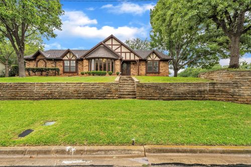2241 Mountainview Dr, Hurst, TX, 76054-2923 | Card Image