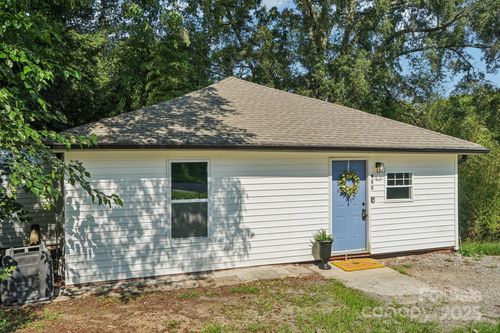 911 Elm St, Kannapolis, NC, 28081-2024 | Card Image