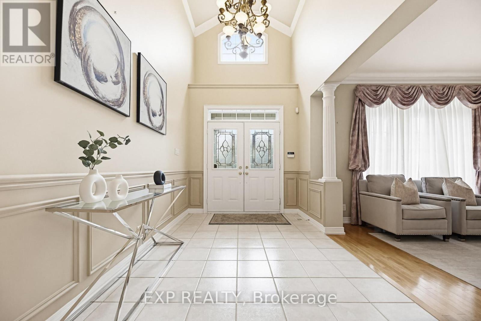 Residential in Richmond Hill (Oak Ridges) 4