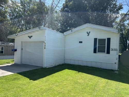 311 Smith Dr, BEAVER DAM, WI, 53916-2749 | Card Image