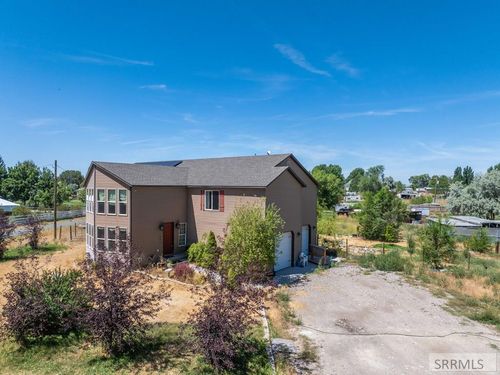 1886 Falcon Cir W, Pocatello, ID, 83204-7414 | Card Image