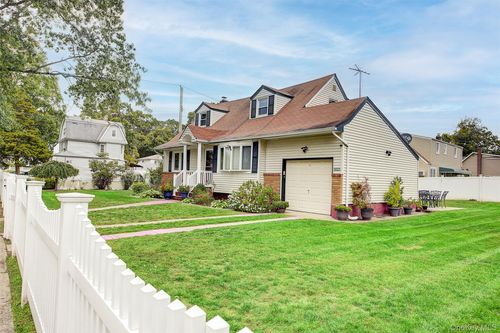 1025 Ontario Rd, W Hempstead, NY, 11552-4216 | Card Image