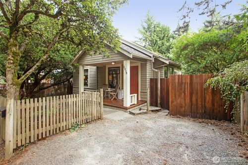 3216 Morse Ave S, Seattle, WA, 98144-6531 | Card Image
