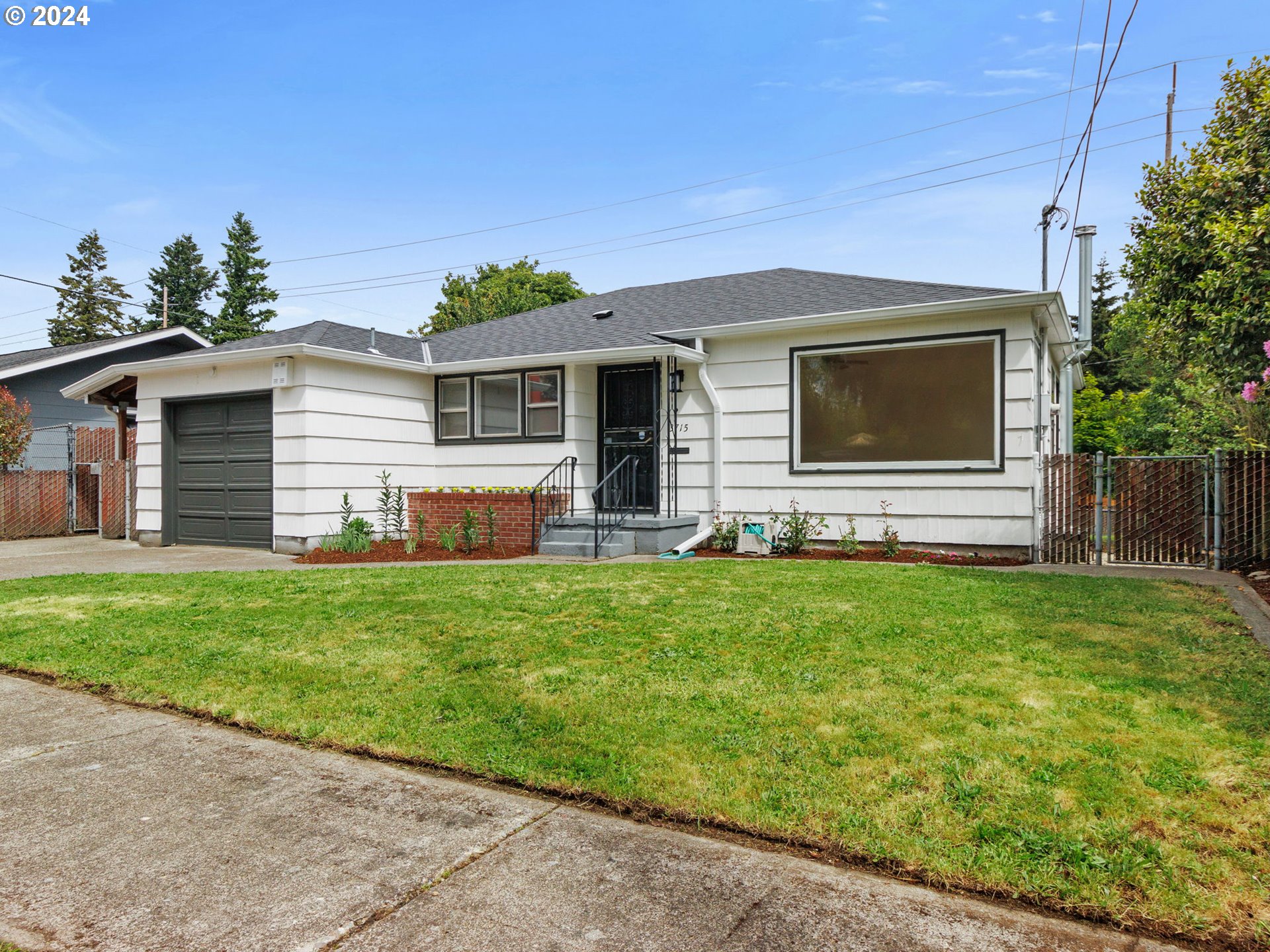 Roselawn St, Portland, OR 97211