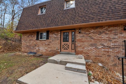 516 Marshal Ct, West Bend, WI, 53090-2135 | Card Image