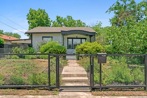709 Waverly Ave, San Antonio, TX, 78201-6139 | Card Image
