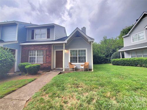 3840 Mosscroft Ln, Charlotte, NC, 28215-0919 | Card Image