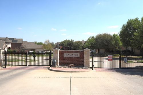 209 Park Meadows Dr, Euless, TX, 76039-4342 | Card Image