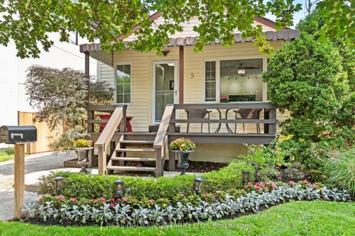 5 Acorn Ave, Etobicoke, ON, M9B3P7 | Card Image