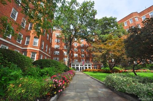 2g-949 Palmer Road, Yonkers, NY, 10708 | Card Image