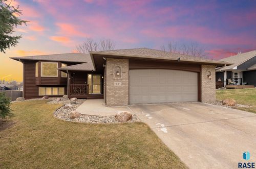 305 N La Salle Ave Avenue, Sioux Falls, SD, 57110-1223 | Card Image