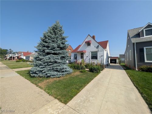 6610 Farnsworth Dr, Parma, OH, 44129-4511 | Card Image