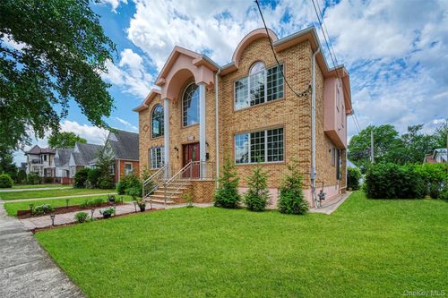 83 266th St, Glen Oaks, NY, 11004-1725 | Card Image