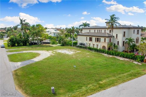 1585 Pelican Ave, NAPLES, FL, 34102-3471 | Card Image