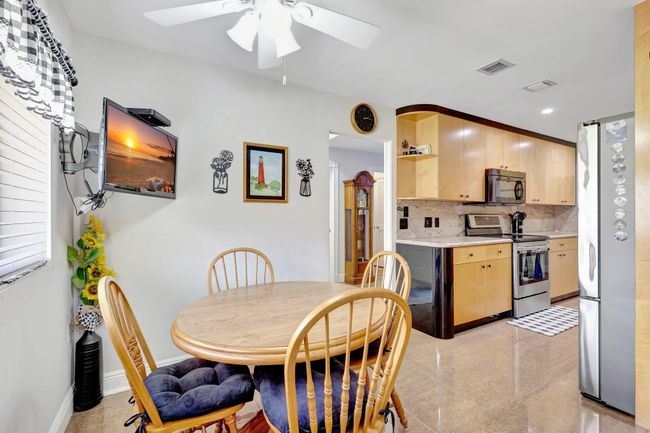 6700 Versailles Ct, Condo with 3 bedrooms, 3 bathrooms and null parking in Lake Worth FL | Image 24